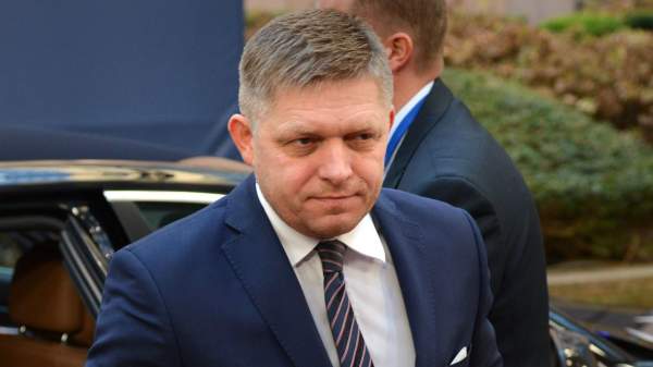 Read more about the article Премьер Словакии Фицо удивился интересу Мерца к его поездке в Москву